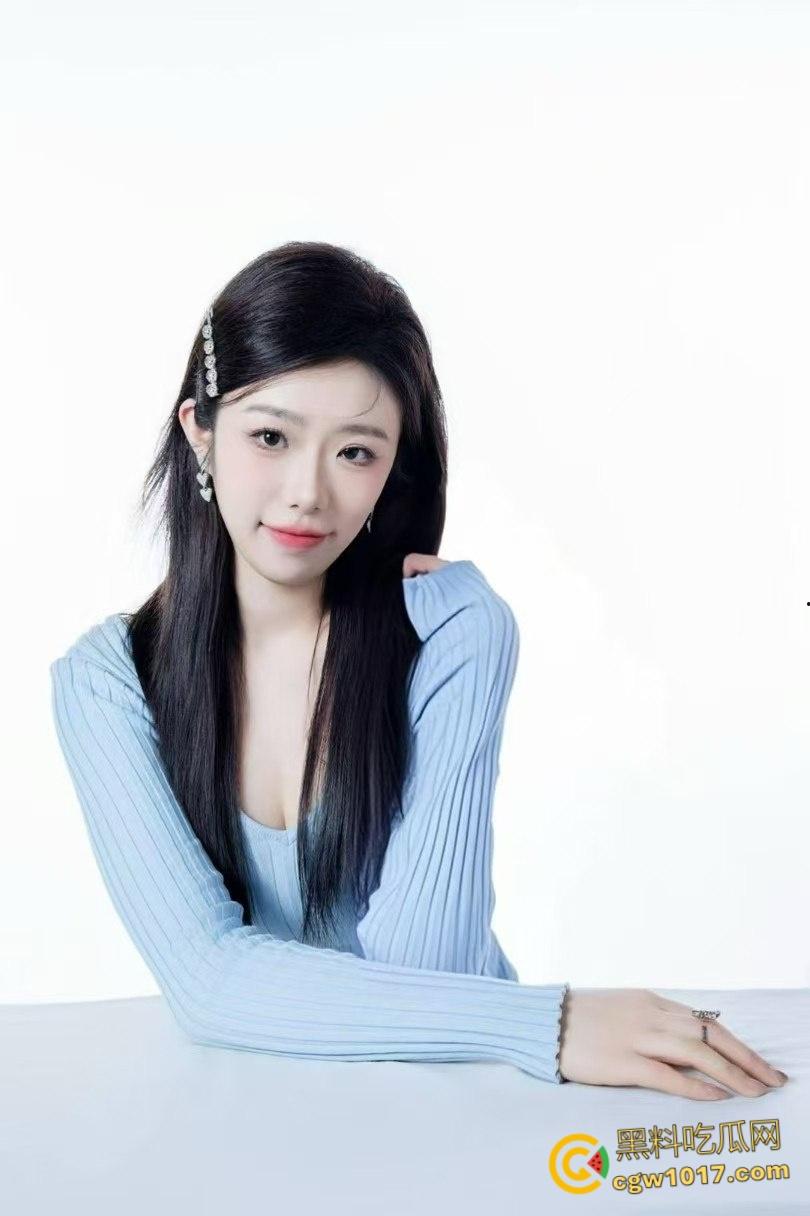 和多巴胺女儿乱逛,看着性感的女儿精虫上脑,带到废旧烂尾楼露出口交,抬起美腿后入猛猛抽插 !-2