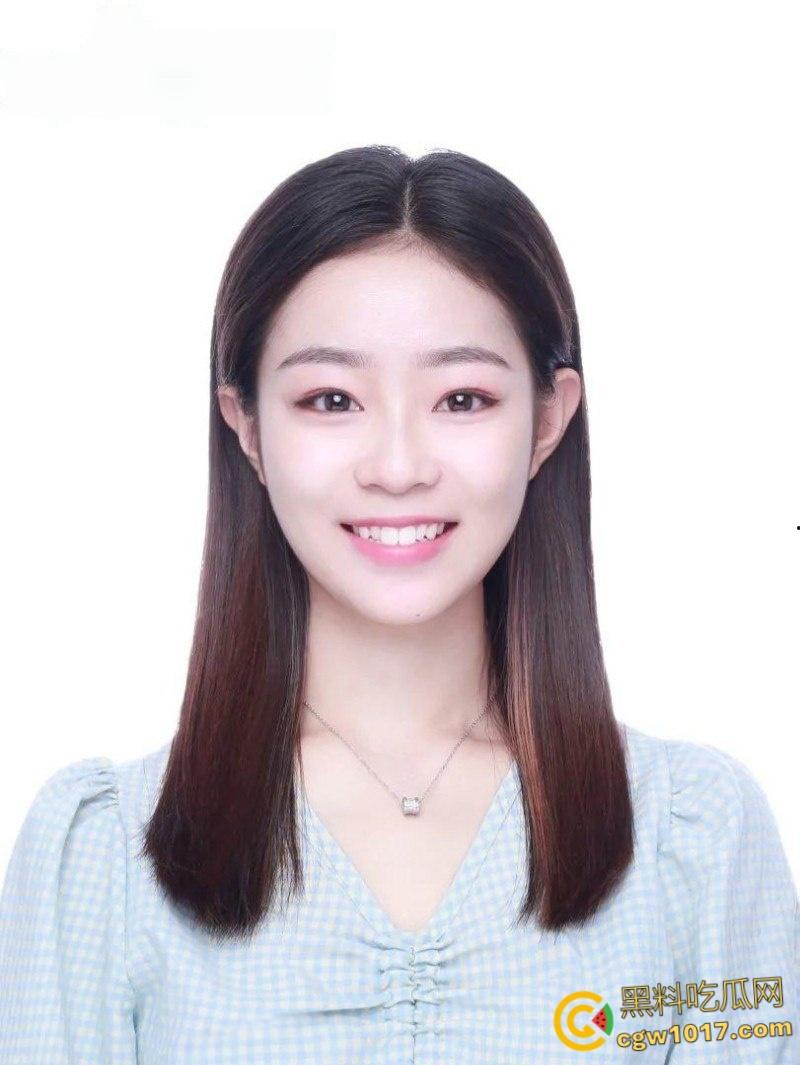 北京城市学院护士【刘源】,偷情裸照遭绿帽男友曝光,户外大胆牵鸡巴散步,情趣肚兜女上疯狂摇摇车!-2