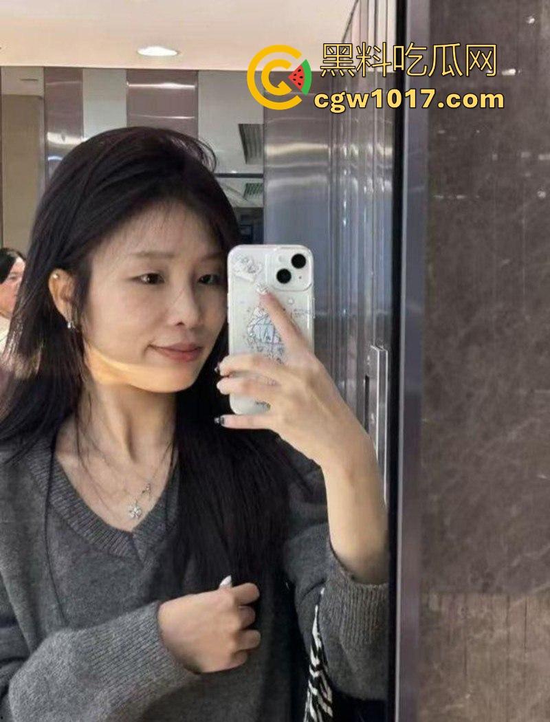 广东工业大学淫荡学姐【温语】在线自慰勾引!脸穴同框扣穴自慰翻白眼,天生炮架母狗,渴望大屌猛插浇灭饥渴欲火!-2