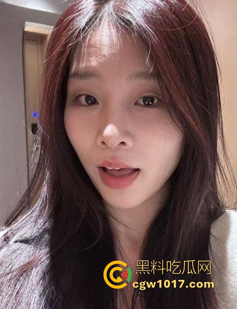 广东工业大学淫荡学姐【温语】在线自慰勾引!脸穴同框扣穴自慰翻白眼,天生炮架母狗,渴望大屌猛插浇灭饥渴欲火!-5