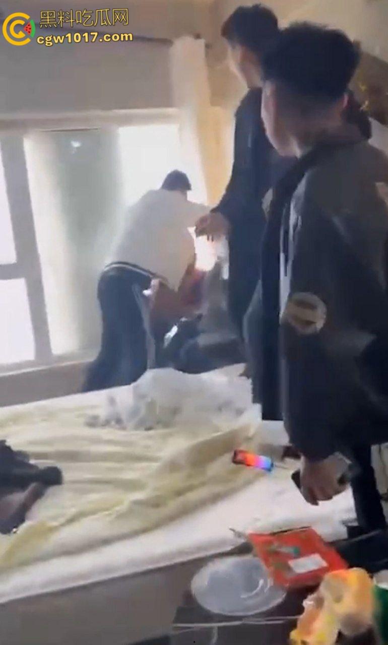 吉林长春万达公寓血案,快手甜妹带头挑衅,冲进房间双人捅死 一死一抢救无效,房间鲜血四溅恐怖至极!-5