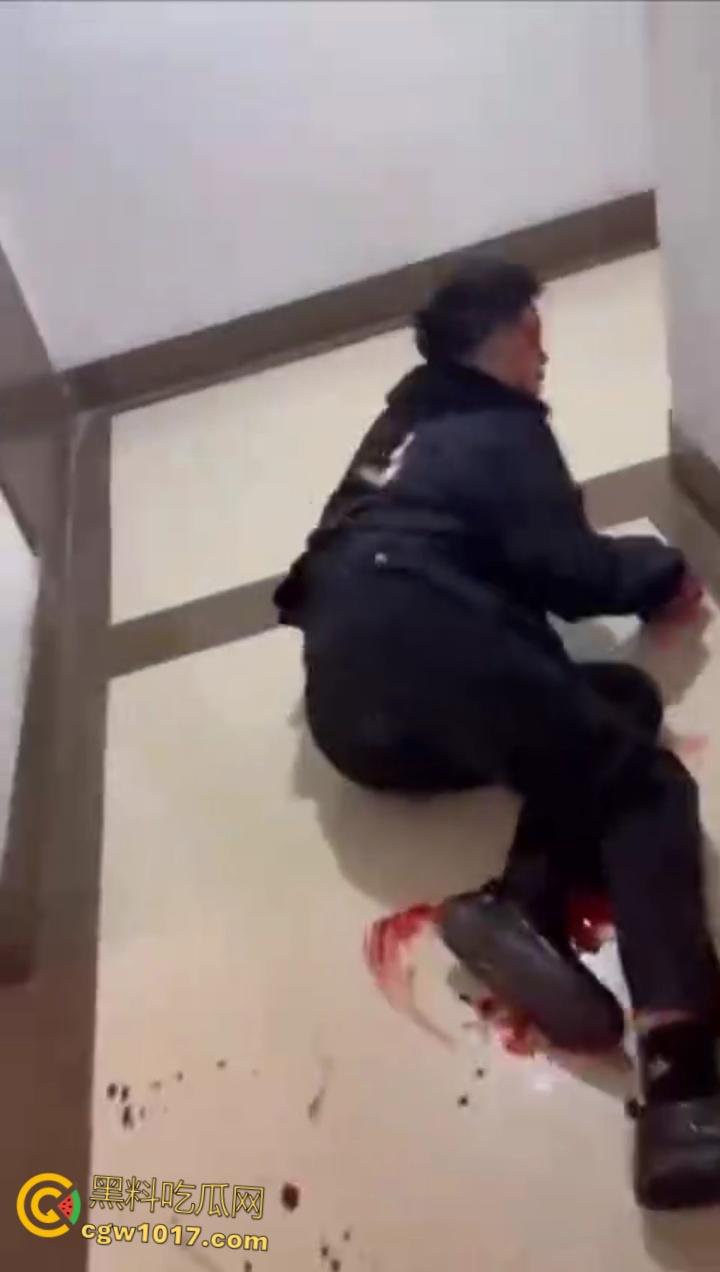 吉林长春万达公寓血案,快手甜妹带头挑衅,冲进房间双人捅死 一死一抢救无效,房间鲜血四溅恐怖至极!-9