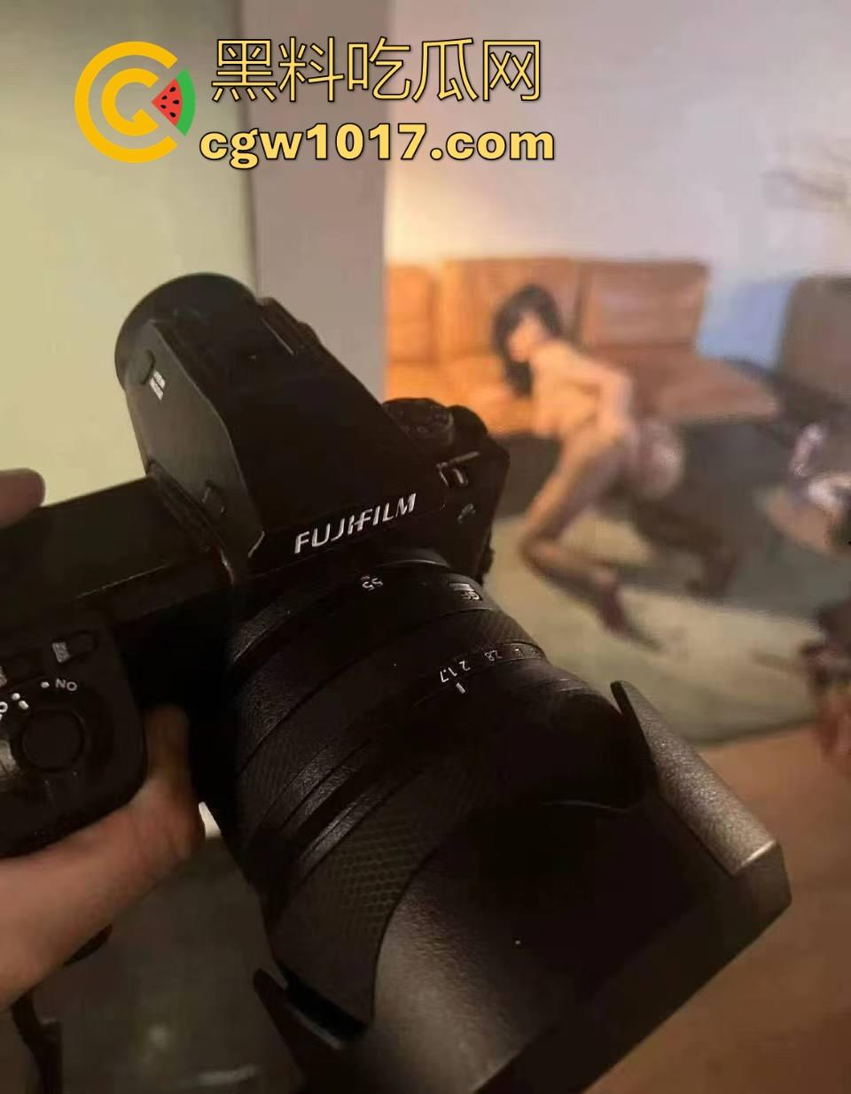 网黄摄影佬日常工作生活状态，拍性感模特私下约有同样爱好的反差尤物，真正吃得好的兄弟，真的不会对外说的！-3