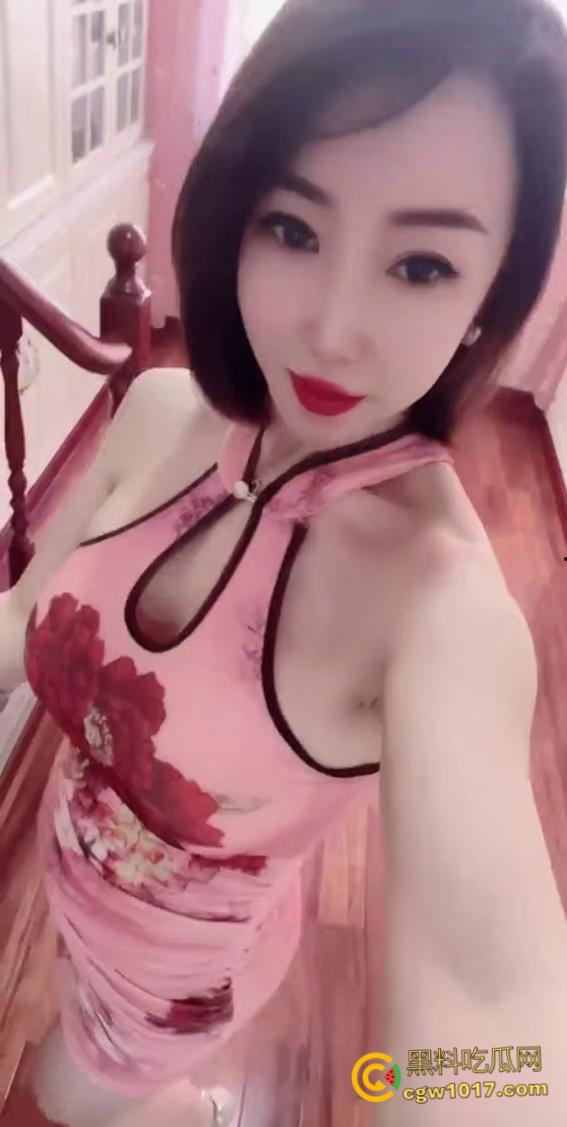 抖音短发少妇【酥酥麻麻】,韵味反差巨乳尤物,与金主一对一风骚揉奶,吊带丝袜抠逼自慰,淫水四溢!-3