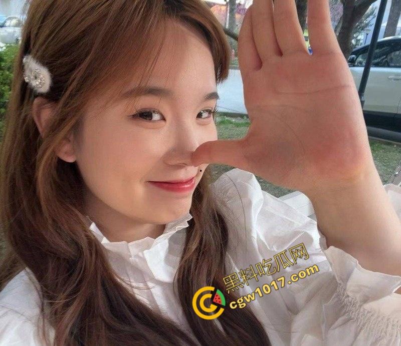 河北保定学生情侣激情视频曝光：深喉与翘臀齐飞，镜头火辣贴身捕捉每寸肉体交融，画面刺激直击原始欲望-7