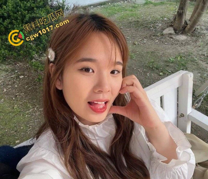 河北保定学生情侣激情视频曝光：深喉与翘臀齐飞，镜头火辣贴身捕捉每寸肉体交融，画面刺激直击原始欲望-8