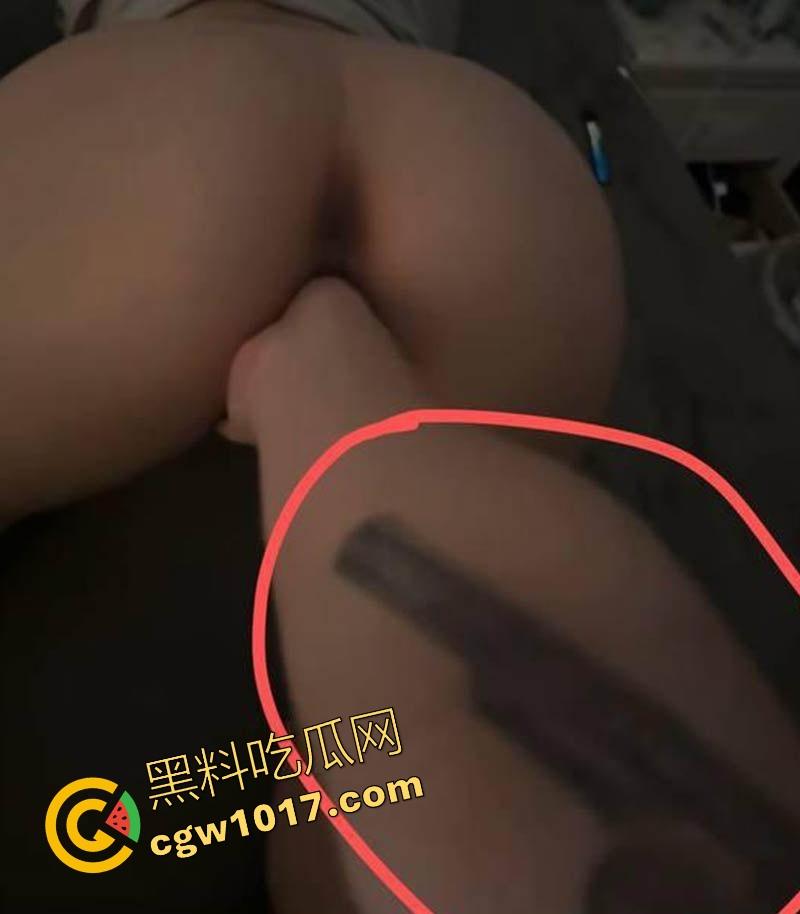 昔日抖音第一枪【厄卡伦】重出江湖,回归第一炮还是给了老情人,高颜值反差人妻,全程露脸舔掉骑乘,骚到飞起!-8