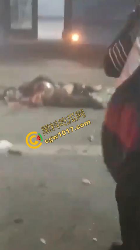 印度新德里景区爆炸震惊世人,鲜血渗透街道,8人当场死亡,惨烈火光照亮恐怖夜空,如同地狱修罗场!-4