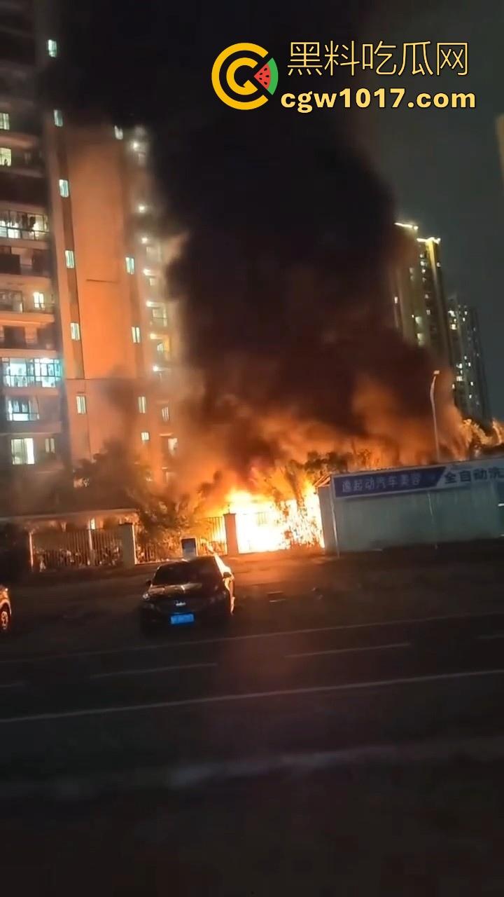 广东韶关碧桂园天玺湾,电动车充电自燃着大火,又是电动车着火,不管是在路上还是停车场真得离电车远点!-6