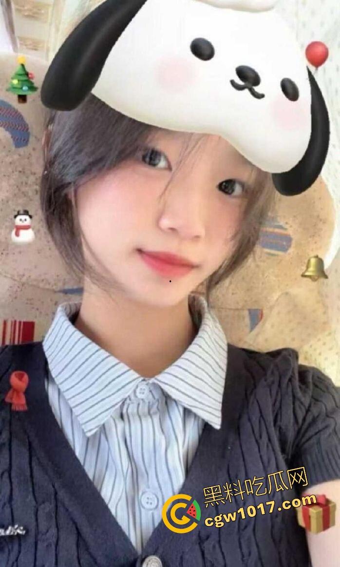 表面清纯可爱学生妹【邢可欣】长得一副人畜无害的脸,实则私下却是自慰福利姬,这小穴自插捅的,淫水泛滥!-8