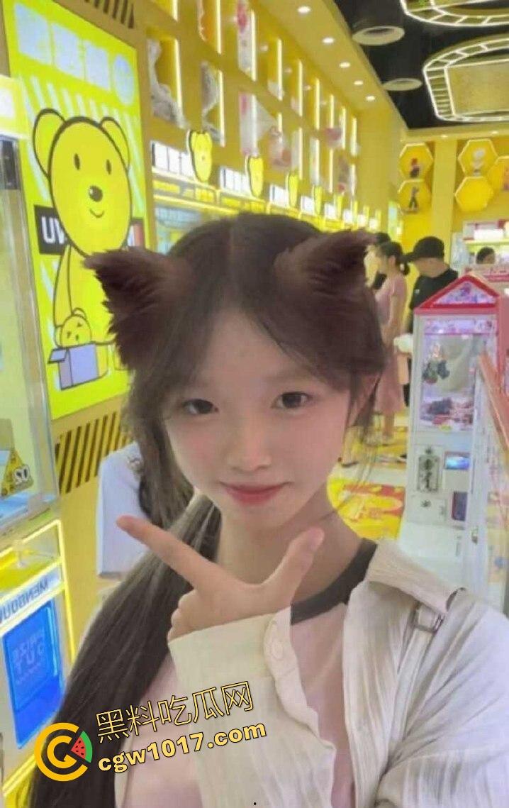 表面清纯可爱学生妹【邢可欣】长得一副人畜无害的脸,实则私下却是自慰福利姬,这小穴自插捅的,淫水泛滥!-9