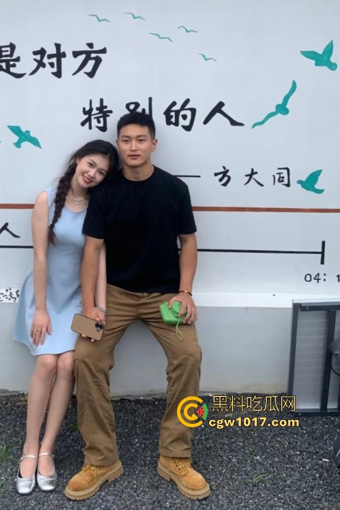 从白天到黑夜,4号楼教学楼户外石椅,校园男女搔痒难耐,穿开裆裤疯狂骑乘!书扔地上,奶子握在手里!-2