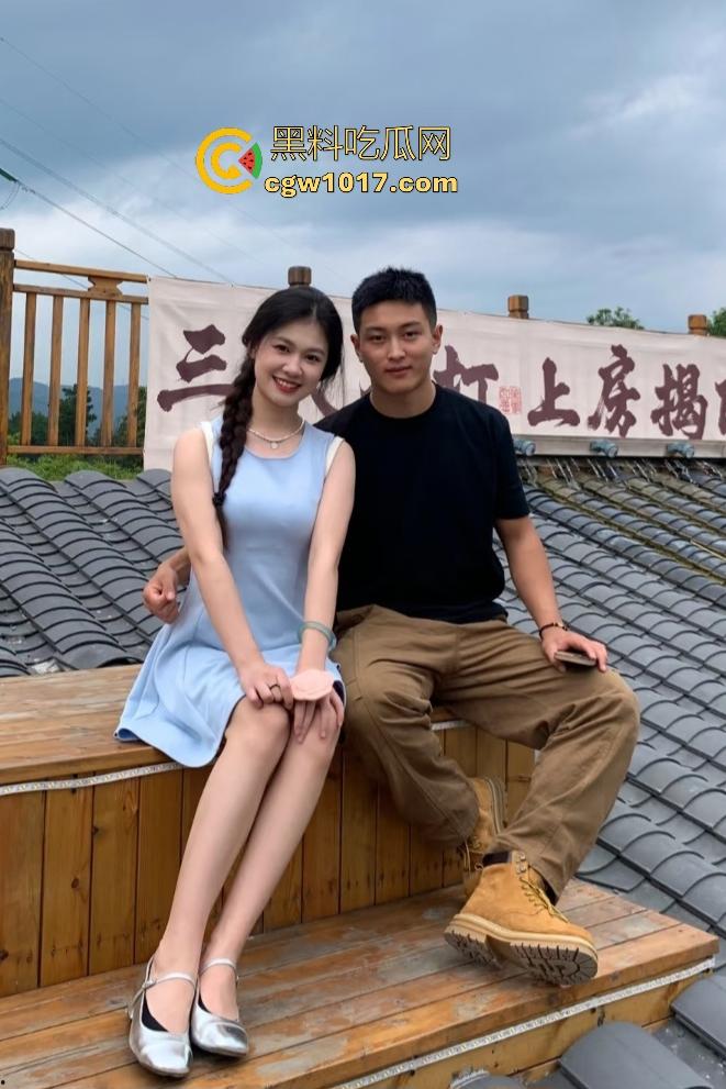 从白天到黑夜,4号楼教学楼户外石椅,校园男女搔痒难耐,穿开裆裤疯狂骑乘!书扔地上,奶子握在手里!-5