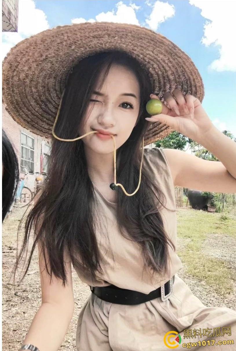 让姐姐插着跳蛋打扫卫生,饥渴奶奶的的姐姐,捏着奶子还喊着爸爸操我,按住头疯狂口交,后入内射小嫩穴!-2