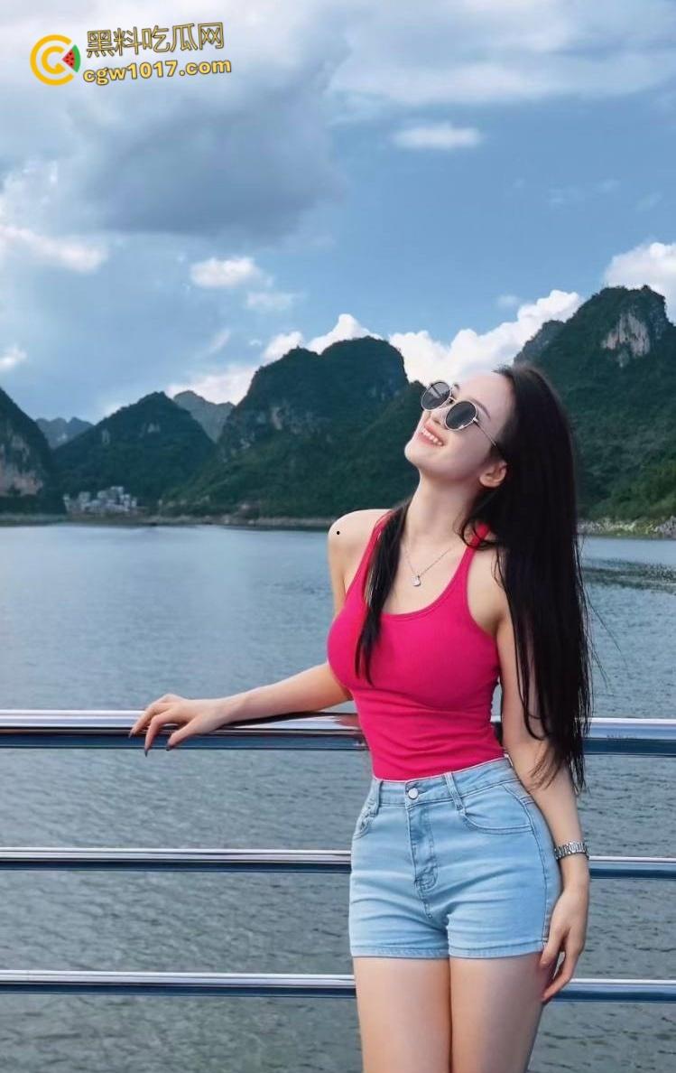 让姐姐插着跳蛋打扫卫生,饥渴奶奶的的姐姐,捏着奶子还喊着爸爸操我,按住头疯狂口交,后入内射小嫩穴!-3