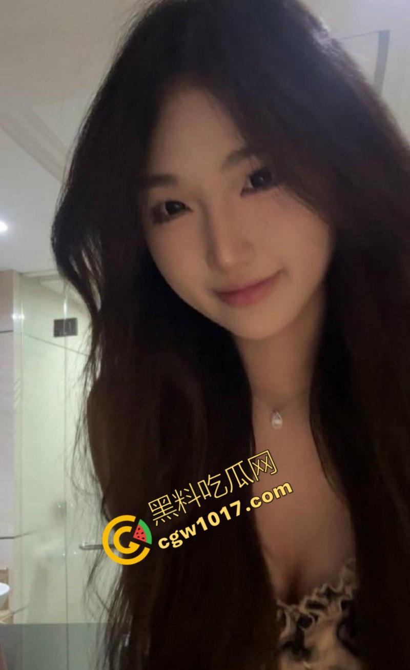 北京极品大学美女与富二代激情狂欢,樱唇深吞粗屌,富二代玩弄狗链,肏得她淫水横流,欲望无限!-4