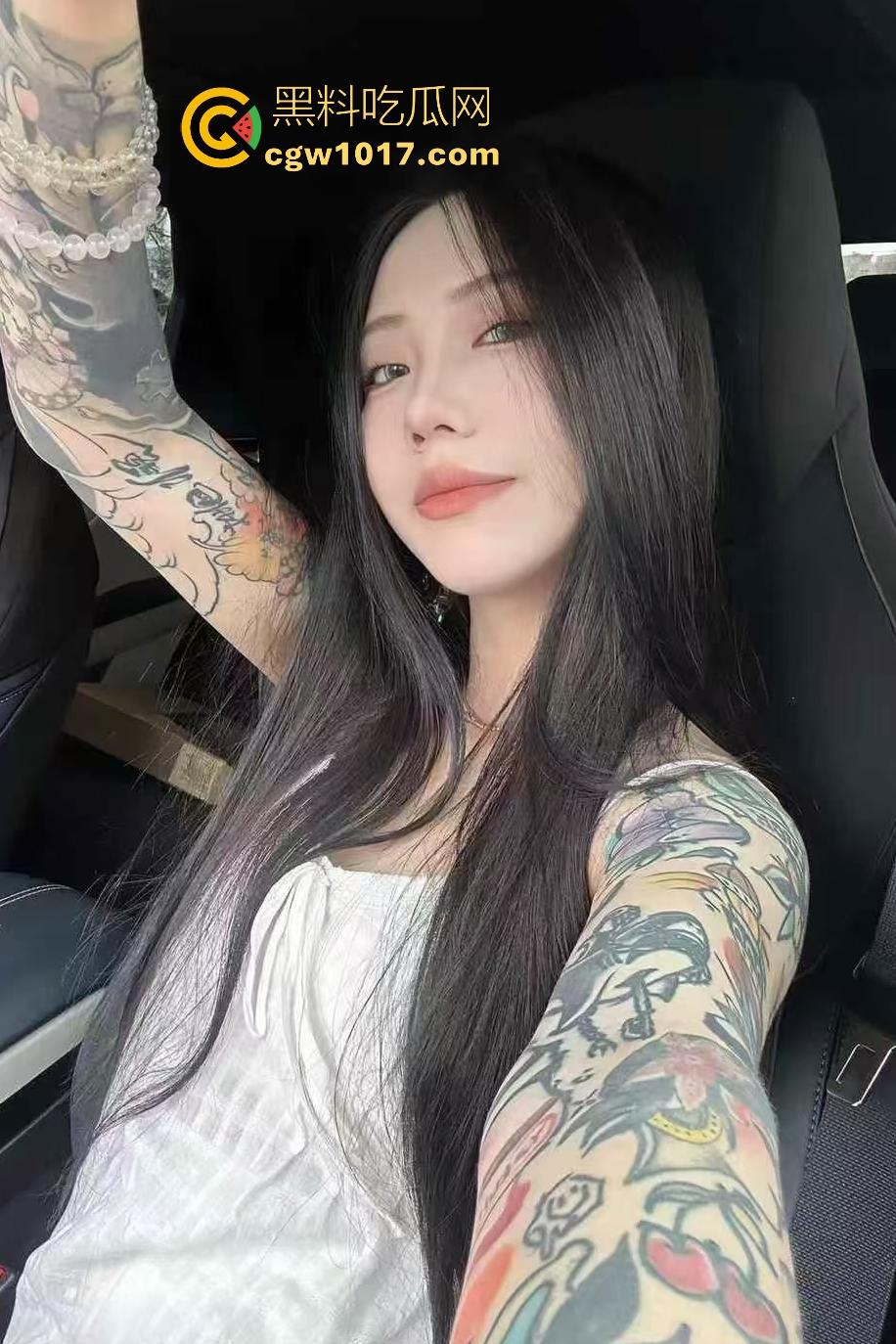 成都白天精神小妹集美们6打3！高跟踹头脱鞋底砸脑门太狠，三人牛逼抗打多人围殴，最后还得是男人来拉架！-5