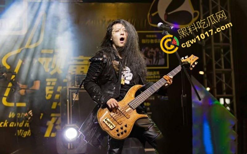 知名女歌手【乌兰图雅】狂野出轨!央视春晚天后竟与乐队贝斯手偷情,42岁草原女神草泥马,疯狂乘骑求欢!-6