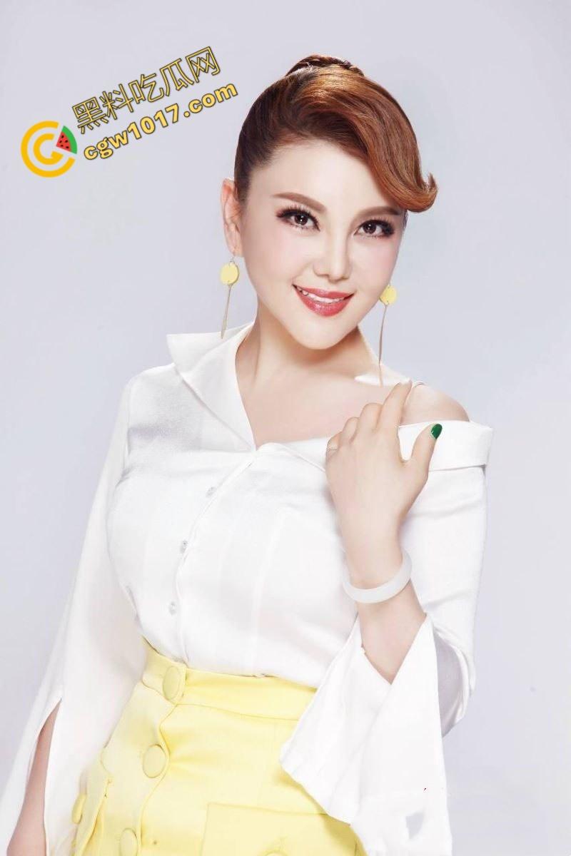 知名女歌手【乌兰图雅】狂野出轨!央视春晚天后竟与乐队贝斯手偷情,42岁草原女神草泥马,疯狂乘骑求欢!-3