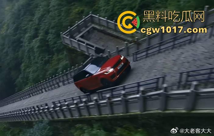 奇瑞风云X3L挑战天门山台阶失败,想复刻路虎冲击天门山营销,结果还是被揽胜吊打,真正的揽胜车主都不会多看一眼!-9