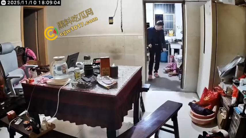 常州畜生儿子虐老母亲!惊天家暴视频曝光,白发苍苍母亲竟挨打场景不堪入目!-10
