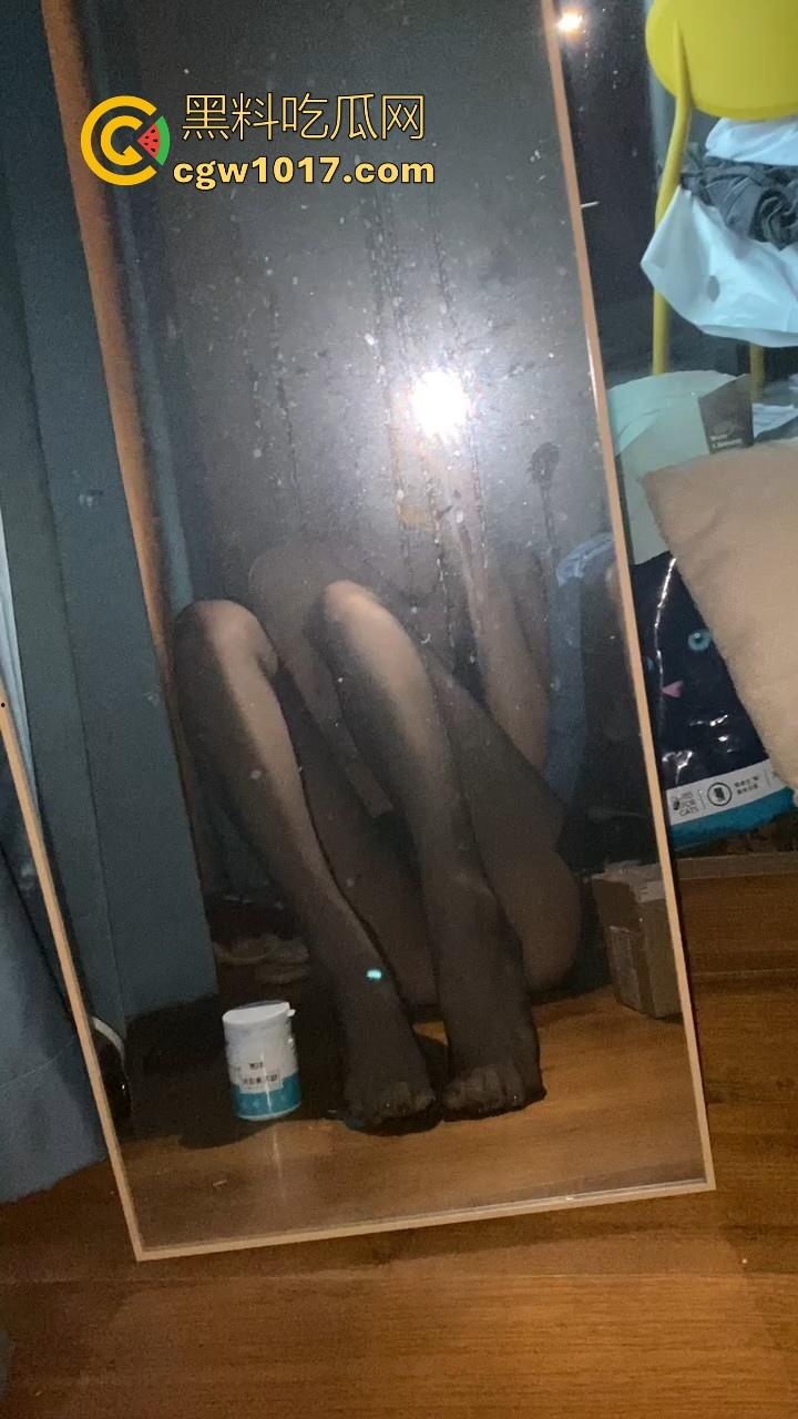 玉足控福利!顶级御姐美腿各种丝袜高跟盯射合集,高颜值脚脸同框,足控必看语言调教,赶紧收藏起来吧!-3