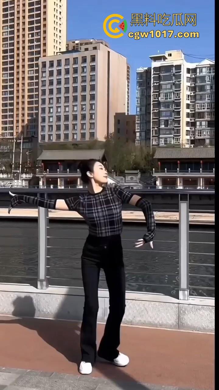 重金拿下高颜值中国舞老师,私下淫荡到巅峰女神变顶级精盆,黑丝长腿翘臀高撅,粉嫩白虎紧穴湿漉漉!-2