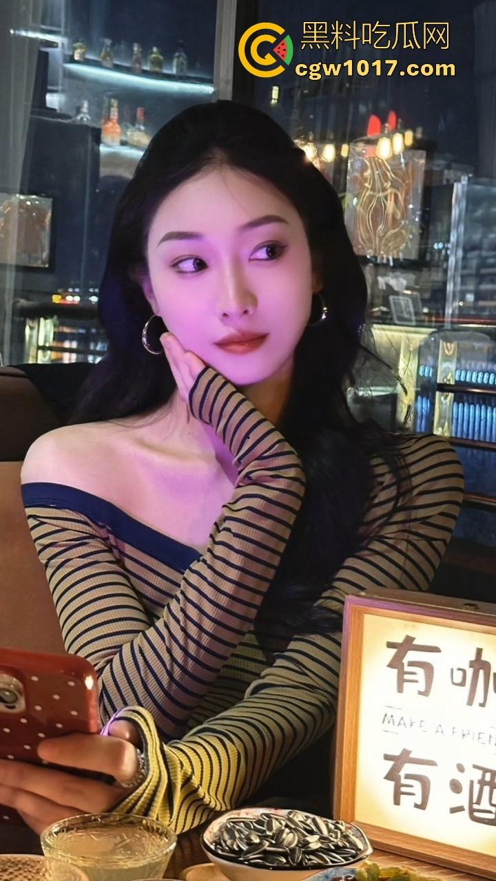 重金拿下高颜值中国舞老师,私下淫荡到巅峰女神变顶级精盆,黑丝长腿翘臀高撅,粉嫩白虎紧穴湿漉漉!-4