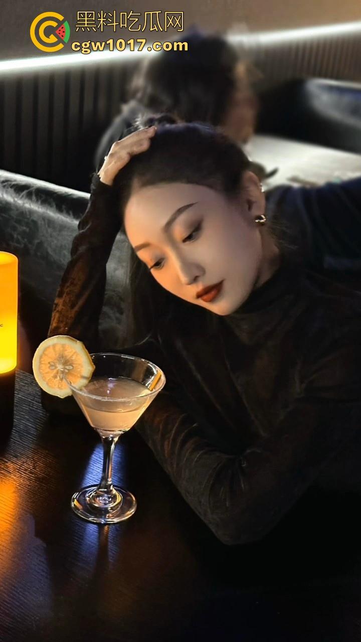 重金拿下高颜值中国舞老师,私下淫荡到巅峰女神变顶级精盆,黑丝长腿翘臀高撅,粉嫩白虎紧穴湿漉漉!-5