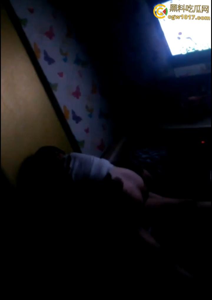 大神潜入KTV偷拍,小情侣包厢偷吃,美腿诱惑激情热吻,女上骑乘榨精疯狂打桩,刺激无比!-7