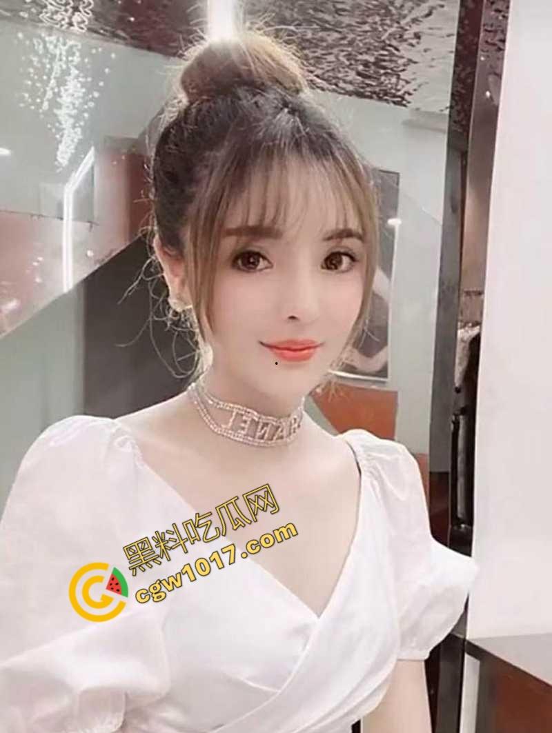 福州极品人妻【叶青霞】援交金主视频曝光:裸舞舔肛深喉,连续喷水,绿帽老公在家带娃,她却在床上浪性十足!-3