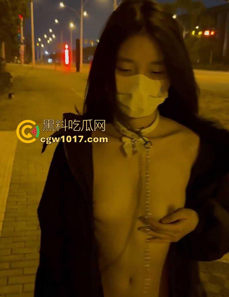 外网户外调教博主【小雨绵绵】各种户外全裸露出爬行自慰,随机拜访陌生人家,最对听从指令的骚母狗!-2