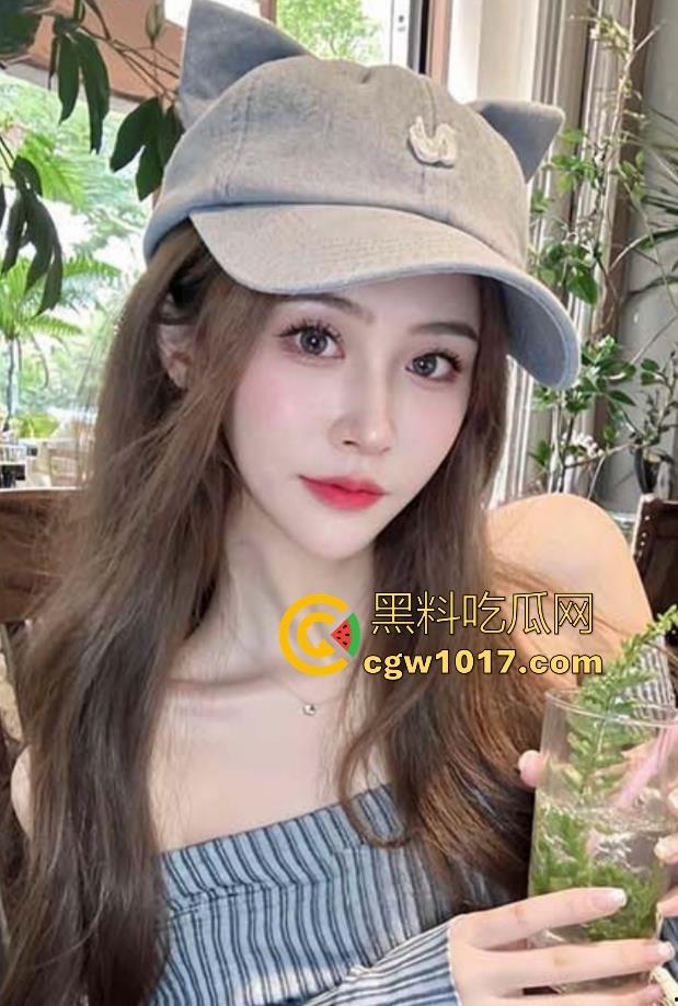 当着闺蜜的面跟弟弟做爱,从沙发上接吻到床上吃鸡骑乘,无套内射,极其刺激淫荡,把小骚逼狠狠的满足!-2