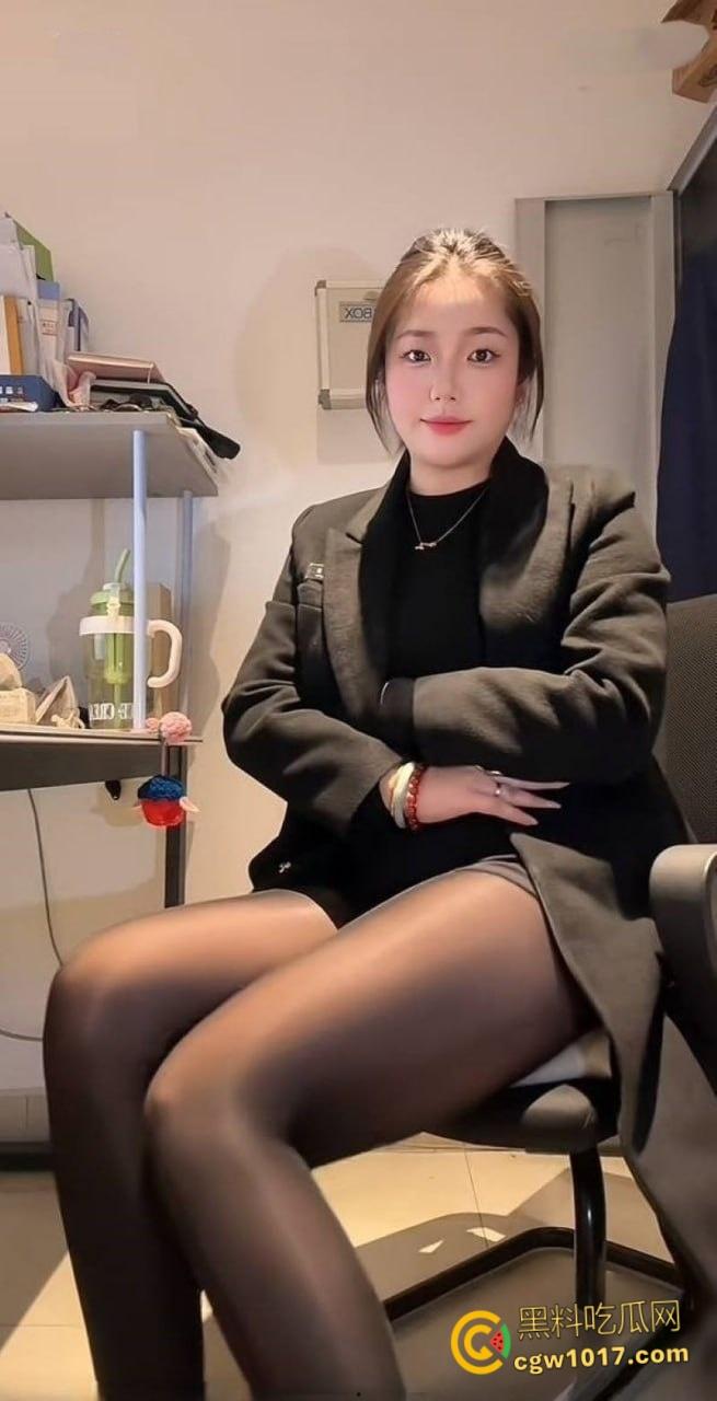 抖音微胖女神【香菜园子】,吊钟大奶肆意揉弄变形,粉嫩乳晕拉扯喷汁,娇躯扭动浪叫连连 !-3