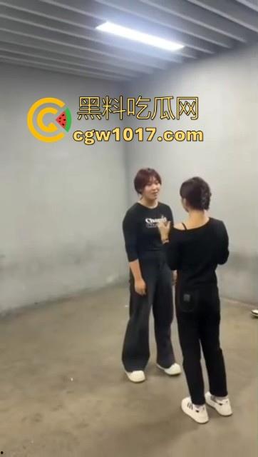 沈阳精神小妹约架群殴,两大帮派集结多人,相互开撕火拼,打得再狠点啊,把逼都扣爆她!-6