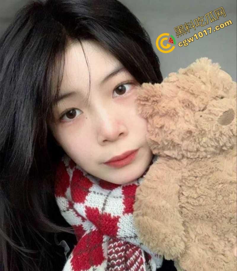 安徽合肥21岁清纯学生妹报复男友,网约激情遇大屌炮友,跪地口交浓精颜射敷脸,淫靡画面刺激至极!-4