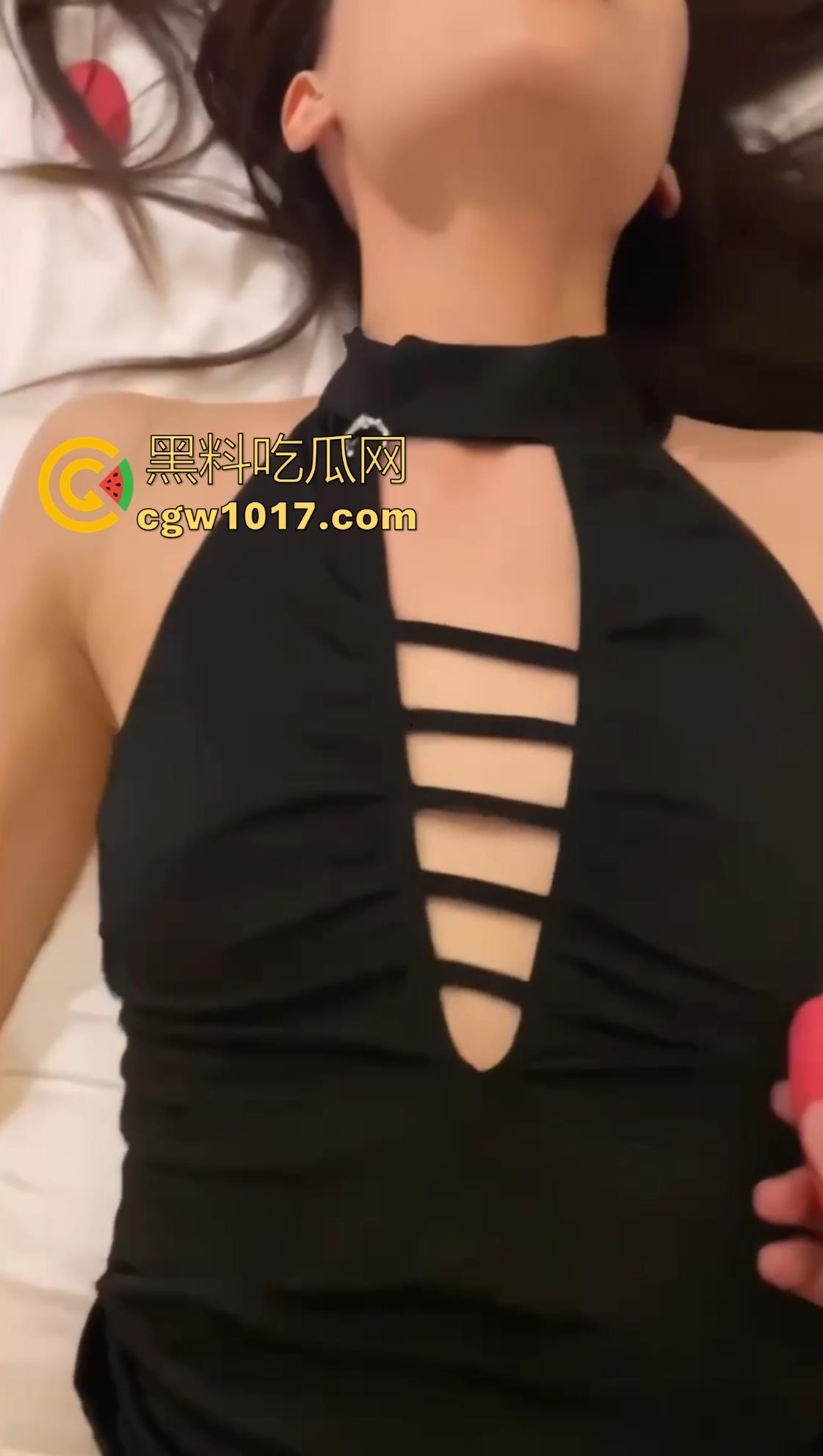 游戏打得狠屌都有人疼，这哥不光拿下国服老虎，还顺带把极品御姐征服到跪着求中出，网恋奔现一插到底！-6