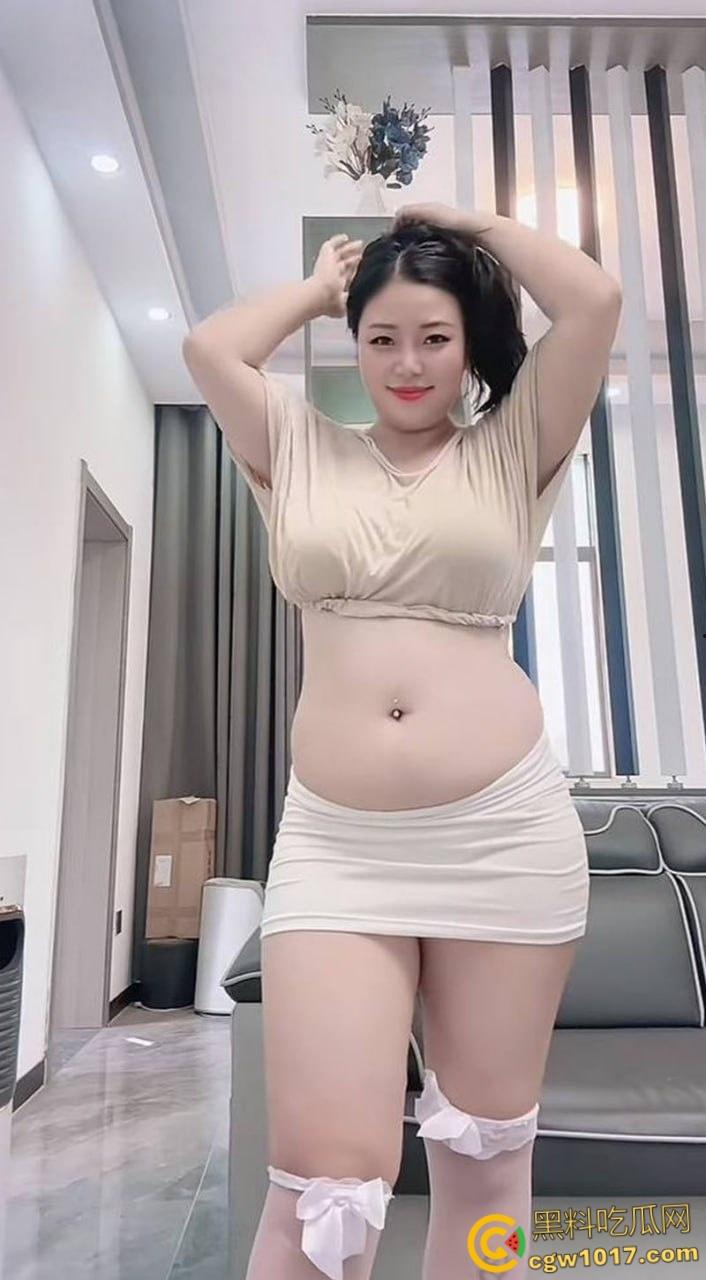 抖音百万网红【压寨夫人】,下海裸聊视频流出,微胖女神掰穴挑逗,假阳具狂插骚穴,淫荡本性暴露无遗 !-3