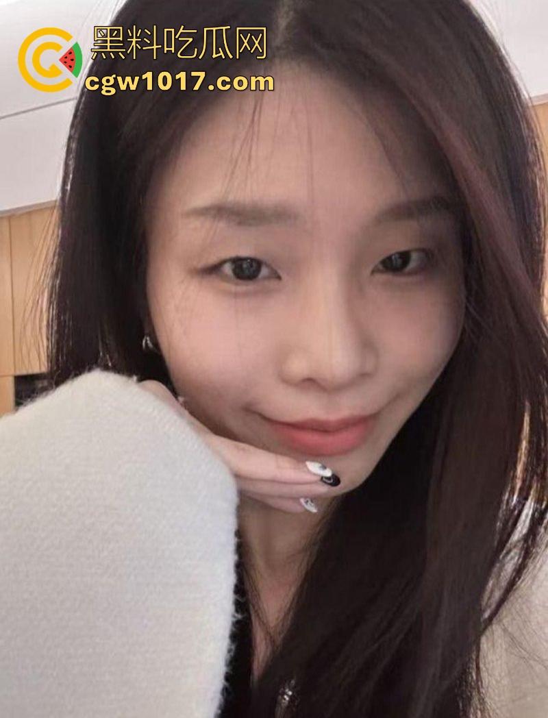 广东工业大学淫荡学姐【温语】在线自慰勾引!脸穴同框扣穴自慰翻白眼,天生炮架母狗,渴望大屌猛插浇灭饥渴欲火!-4