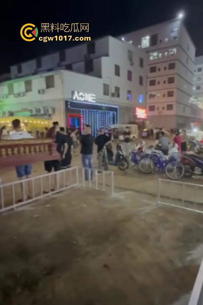 11月13日柬埔寨木牌金星园区大规模猪仔暴动,现场乱成一锅粥还有人开枪,赚不到钱猪仔们都集体起义了?-7