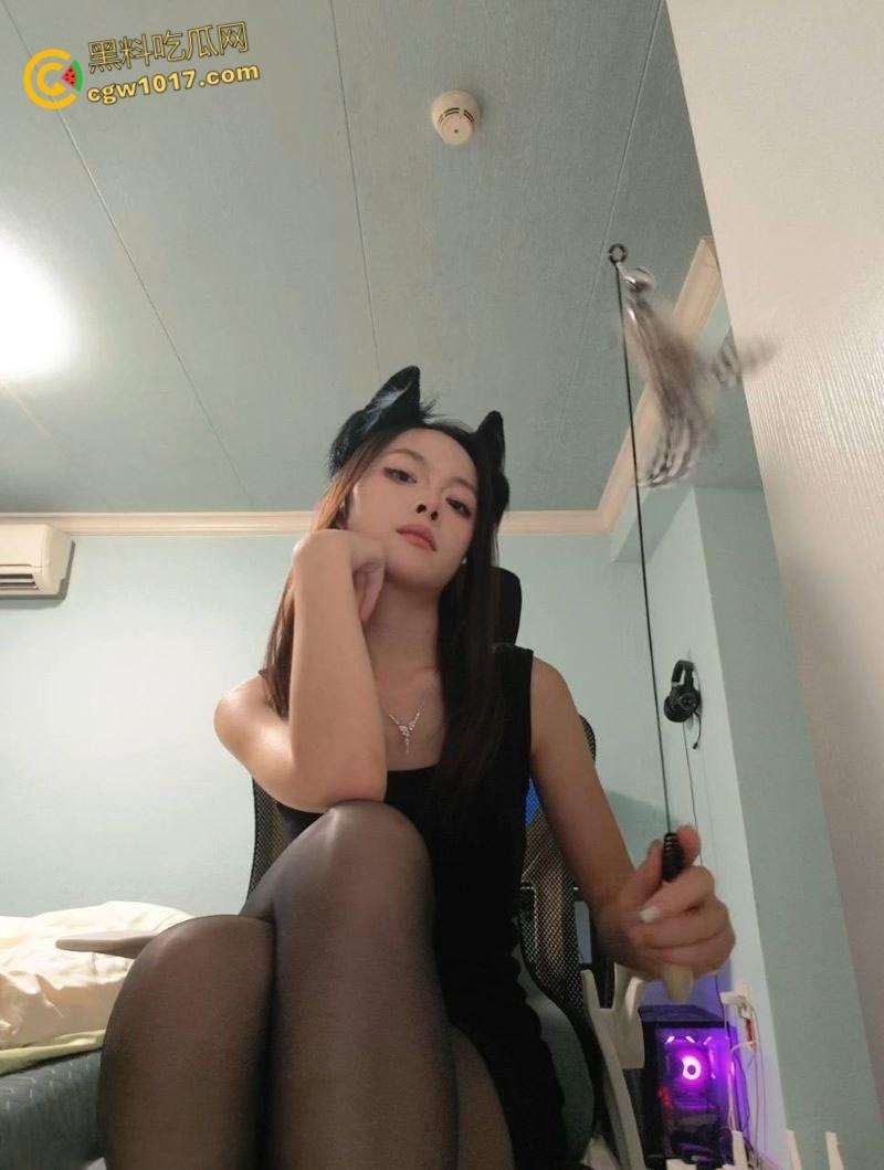 陕西小情侣聊天记录曝光,小母狗想在阳台做爱,开档jk黑丝被操的嘤嘤嘤的娇喘,每换一个姿势她都掰穴求插!-8