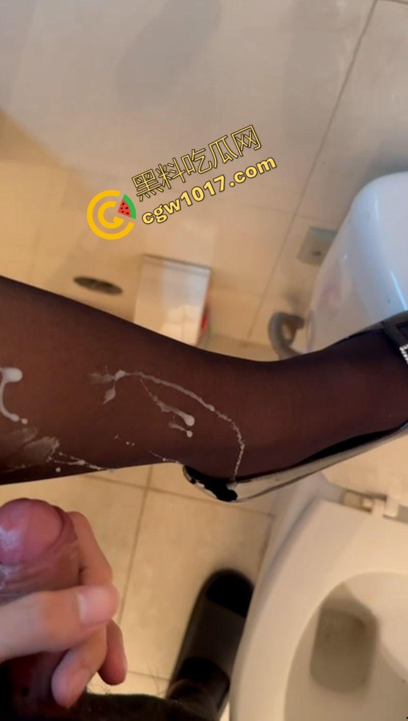 广东珠海传奇御姐,黑丝诱惑致胜!肉棒深喉激情四射,翘臀紧穴被猛操至高潮,金主激情射爆黑丝!-7