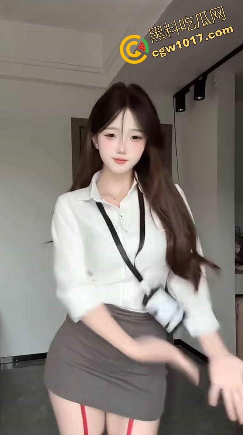 快手清纯网红【汤圆可甜了】定制福利曝光，反差巨乳全裸热舞，蕾丝内裤里嫩鲍若隐若现，甜妹秒变骚逼！-2