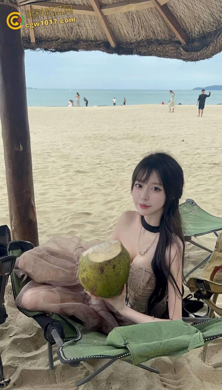 看到姐姐的白丝玉足,饭都不吃了让姐姐帮我口交,把老姐按在桌子上爆操,回到酒店接着口爆颜射!-2