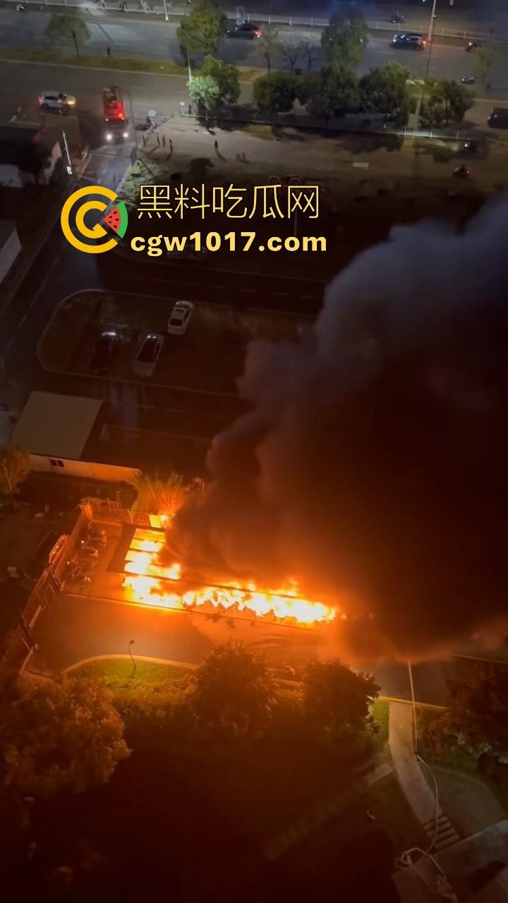 广东韶关碧桂园天玺湾,电动车充电自燃着大火,又是电动车着火,不管是在路上还是停车场真得离电车远点!-2