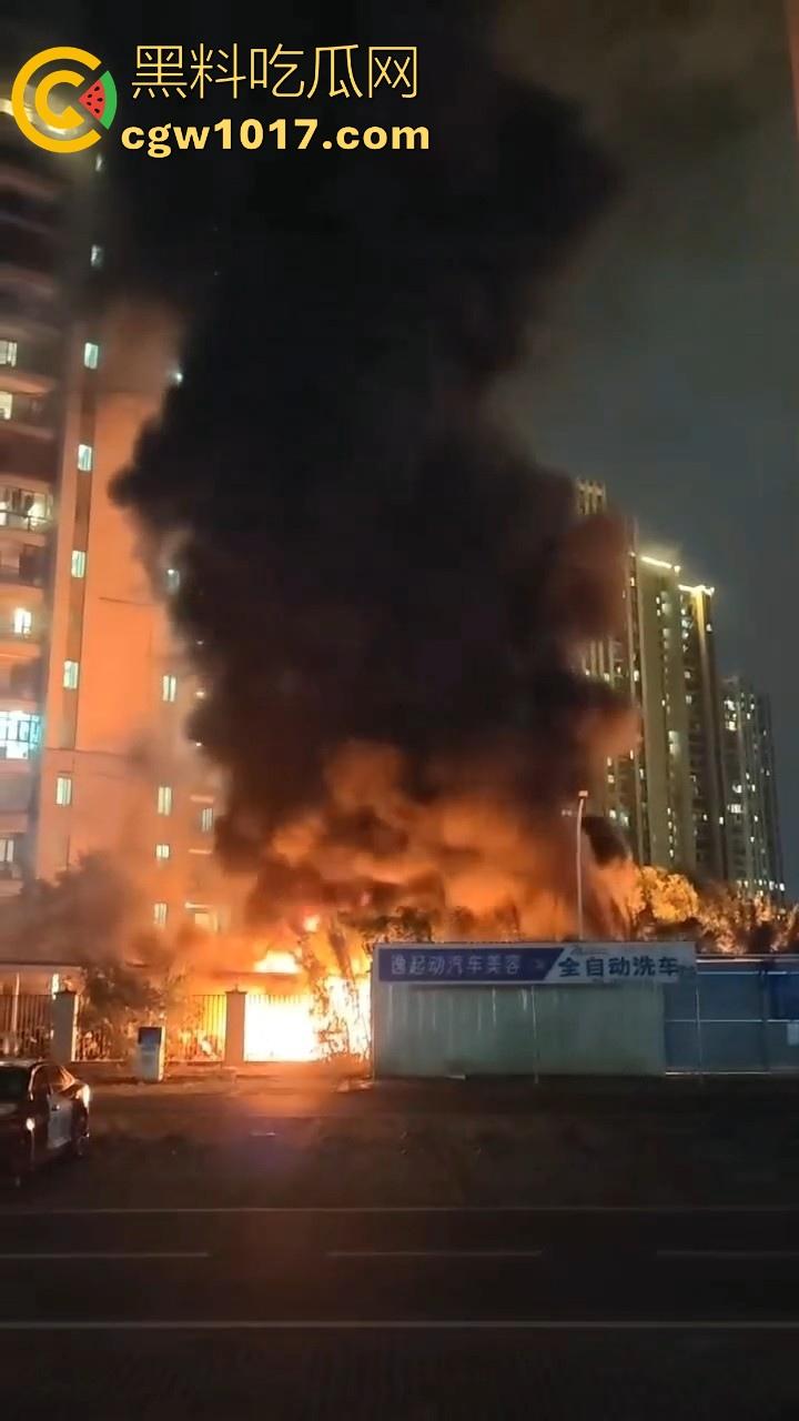 广东韶关碧桂园天玺湾,电动车充电自燃着大火,又是电动车着火,不管是在路上还是停车场真得离电车远点!-5