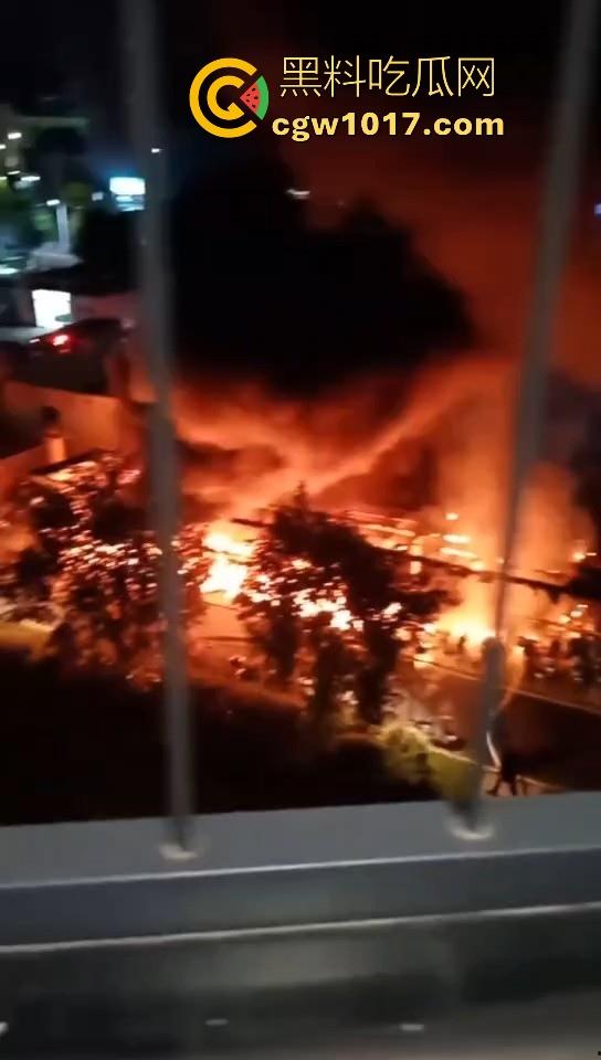 广东韶关碧桂园天玺湾,电动车充电自燃着大火,又是电动车着火,不管是在路上还是停车场真得离电车远点!-8