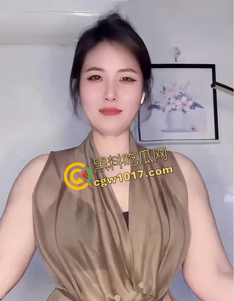 快手熟女网红【二娘肚皮舞】玩裸聊掰穴自慰喷尿!风韵犹存的微胖身材,犹如西瓜大的巨乳,比基尼骚裤下藏着久经沙场的肥穴!-3