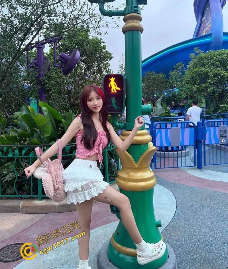 上海二次元火辣少女被金主狠操视频流出!丰胸翘臀,淫声不断,精液糊满娇颜,媚态横生,极致淫荡!-2